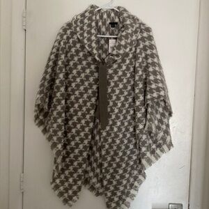 NEW Ann Taylor Plaids Poncho Cape Gray/white One Size double layer